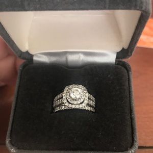 Vera Wang engagement ring w/ wedding band